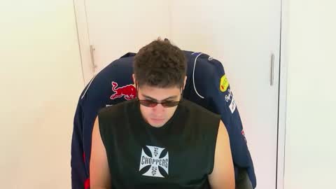 camara110 online show from December 4, 2025, 2:21 am