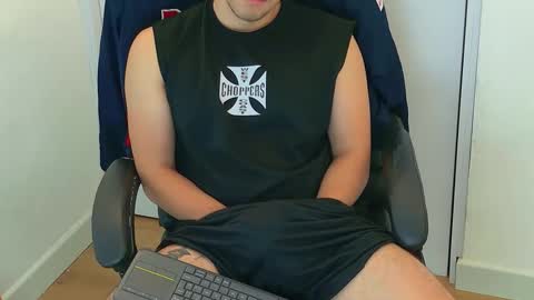 camara110 online show from December 15, 2025, 3:49 pm