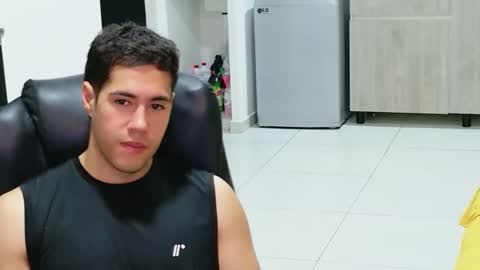 Snapshot of camara110 chatting on May 7, 2026, 1:55 am camara110 online show from May 7, 2026, 1:55 am