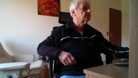 camcologne online show from March 4, 2026, 9:15 am