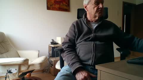 Snapshot of camcologne chatting on April 3, 2026, 10:02 am camcologne online show from April 3, 2026, 10:02 am