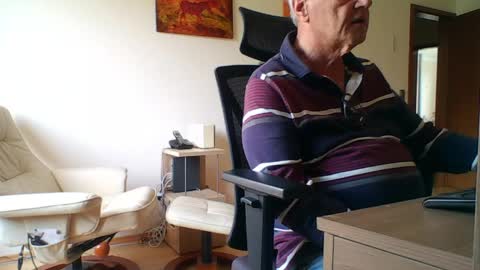 Snapshot of camcologne chatting on April 9, 2026, 10:42 am camcologne online show from April 9, 2026, 10:42 am