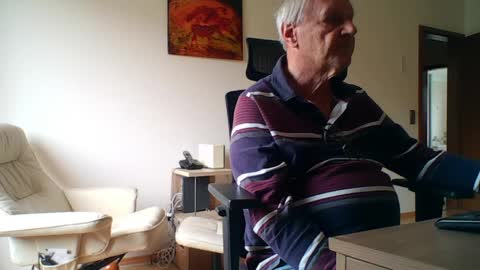 Snapshot of camcologne chatting on April 10, 2026, 10:42 am camcologne online show from April 10, 2026, 10:42 am