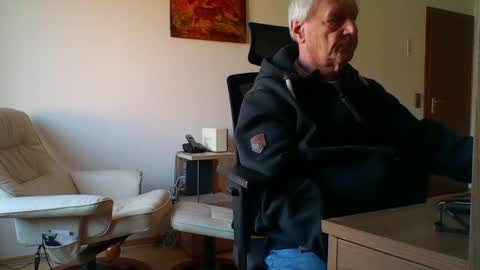 Snapshot of camcologne chatting on April 15, 2026, 7:59 am camcologne online show from April 15, 2026, 7:59 am