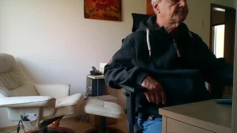 Snapshot of camcologne chatting on April 17, 2026, 8:50 am camcologne online show from April 17, 2026, 8:50 am