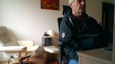 Snapshot of camcologne chatting on April 21, 2026, 8:42 am camcologne online show from April 21, 2026, 8:42 am