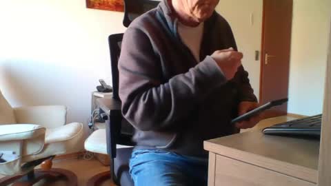 Snapshot of camcologne chatting on April 22, 2026, 7:55 am camcologne online show from April 22, 2026, 7:55 am