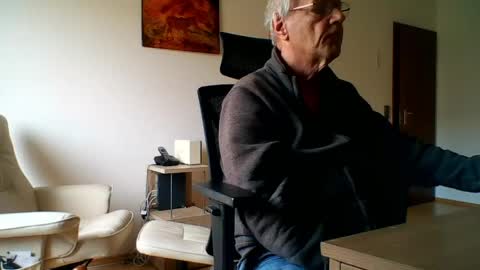 Snapshot of camcologne chatting on April 24, 2026, 8:50 am camcologne online show from April 24, 2026, 8:50 am