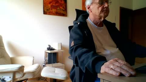 Snapshot of camcologne chatting on April 25, 2026, 11:13 am camcologne online show from April 25, 2026, 11:13 am