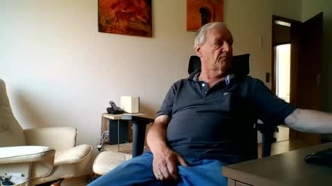 Snapshot of camcologne chatting on April 28, 2026, 8:41 am camcologne online show from April 28, 2026, 8:41 am