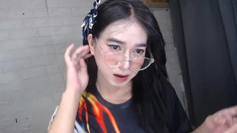 camela_star online show from February 6, 2025, 3:52 pm