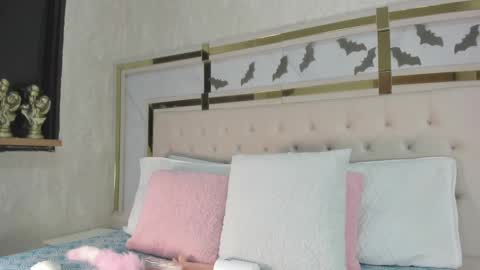 Snapshot of cameron_hearts chatting on October 18, 2025, 11:44 am cameron_hearts online show from October 18, 2025, 11:44 am