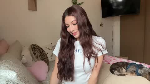 Camila online show from April 3, 2026, 7:23 pm