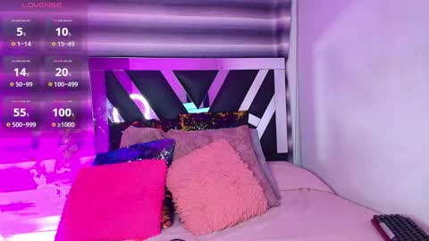 Snapshot of cami_suarez_ chatting on January 19, 2025, 3:39 am Cami online show from January 19, 2025, 3:39 am