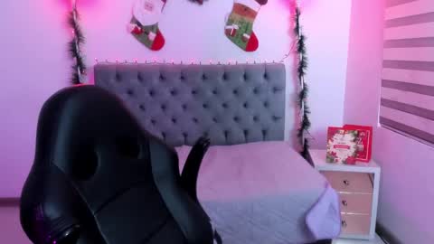 Camila Osorio online show from December 18, 2024, 4:09 am