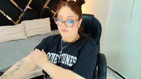 Camila Osorio online show from May 17, 2026, 12:08 am