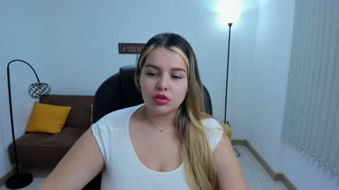 Snapshot of camiilaa1 chatting on February 8, 2025, 6:01 am Camila online show from February 8, 2025, 6:01 am