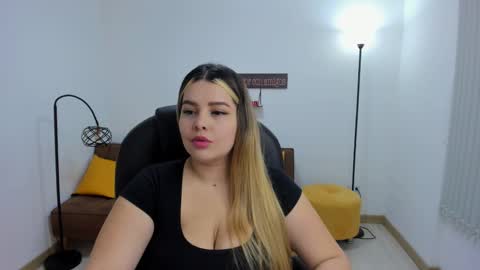 Snapshot of camiilaa1 chatting on February 10, 2025, 4:19 am Camila online show from February 10, 2025, 4:19 am