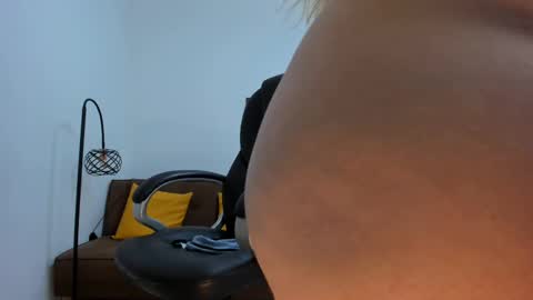 Snapshot of camiilaa1 chatting on February 14, 2025, 3:54 am Camila online show from February 14, 2025, 3:54 am