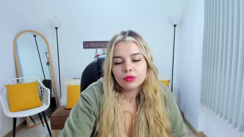 Snapshot of camiilaa1 chatting on March 6, 2025, 7:47 am Camila online show from March 6, 2025, 7:47 am