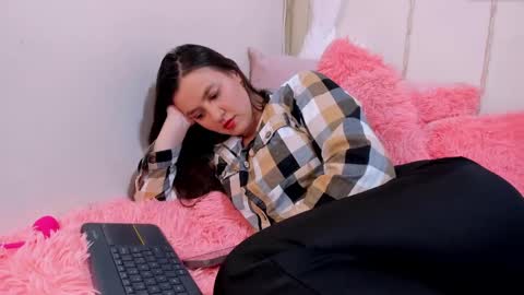 Snapshot of camiilalopee chatting on January 28, 2025, 10:01 pm Camii Lopez online show from January 28, 2025, 10:01 pm