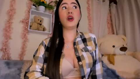 Camii Lopez online show from June 19, 2026, 9:29 pm