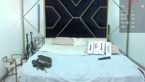 CamiilaReyes online show from February 26, 2025, 8:11 pm