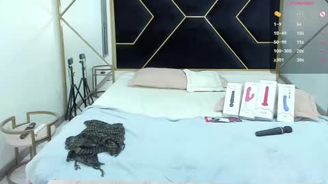 CamiilaReyes online show from February 26, 2025, 11:15 pm