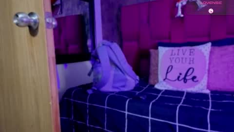 camila__bouzas online show from February 17, 2026, 12:01 pm