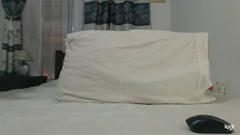 Instagram camila blande1 online show from March 14, 2026, 9:09 pm