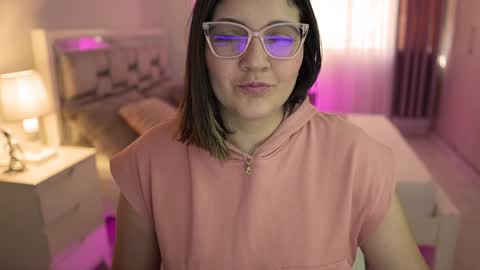 Snapshot of camila_buitrago chatting on December 9, 2024, 2:39 pm Camila buitrago online show from December 9, 2024, 2:39 pm