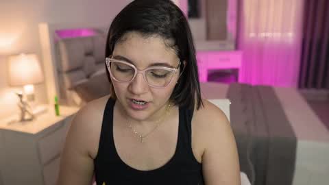 Snapshot of camila_buitrago chatting on January 1, 2025, 8:58 pm Camila buitrago online show from January 1, 2025, 8:58 pm
