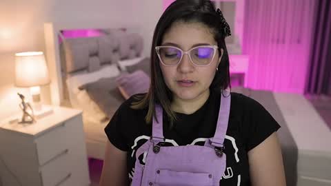 Snapshot of camila_buitrago chatting on January 19, 2025, 12:06 am Camila buitrago online show from January 19, 2025, 12:06 am