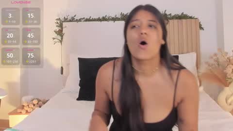 camila_bustamante_ online show from January 14, 2026, 3:39 pm