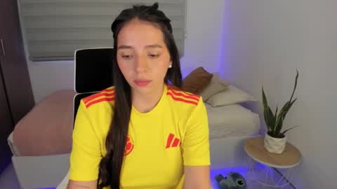  C A M I  online show from March 26, 2026, 10:15 pm