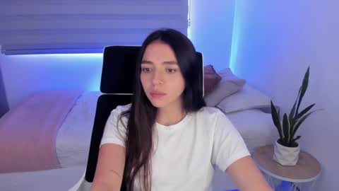  C A M I  online show from March 30, 2026, 8:32 pm