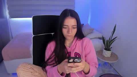  C A M I  online show from April 4, 2026, 4:04 pm