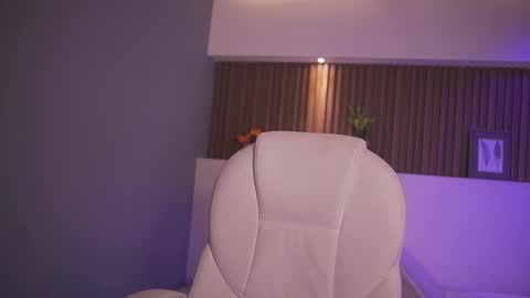 camila_martinez9 online show from November 14, 2025, 11:42 am