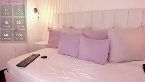 Snapshot of camila_moretti chatting on October 14, 2025, 11:55 am Camila online show from October 14, 2025, 11:55 am