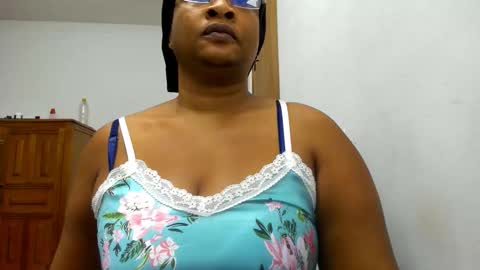 Camila online show from November 5, 2025, 10:26 am