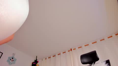 Snapshot of camila_shorty_ chatting on December 24, 2024, 9:44 pm CamilaMendez--- online show from December 24, 2024, 9:44 pm