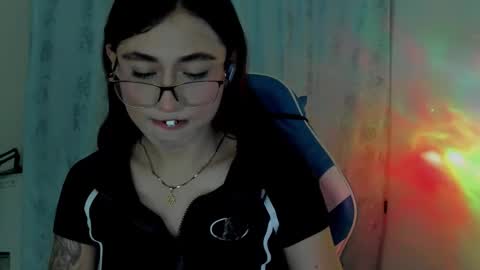 Camila online show from December 18, 2025, 2:45 pm