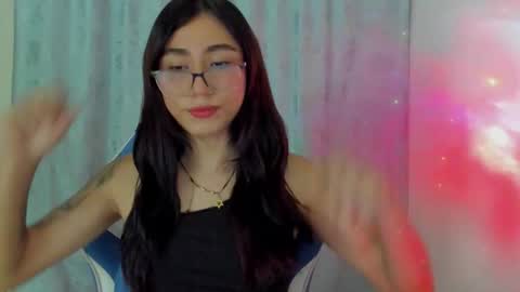 Camila online show from December 19, 2025, 4:25 pm