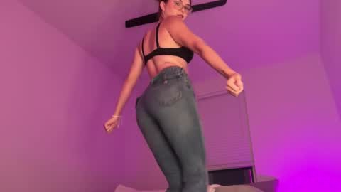 Camila online show from October 8, 2025, 12:19 am