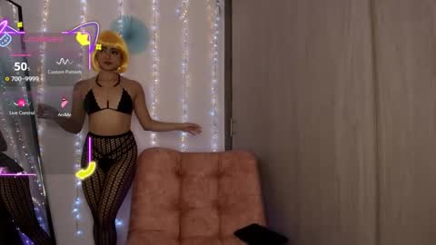 Snapshot of camilaandrade_ chatting on October 25, 2025, 2:35 pm Cami  online show from October 25, 2025, 2:35 pm