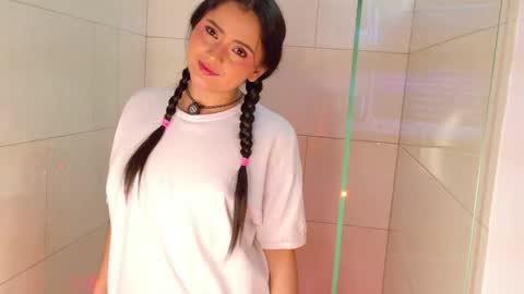 Snapshot of camilaandrade_ chatting on May 3, 2026, 3:29 pm Cami online show from May 3, 2026, 3:29 pm