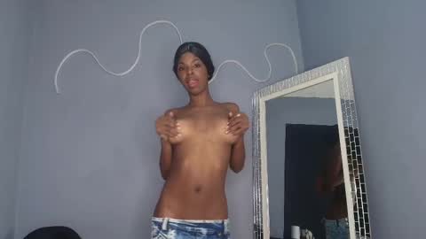 Snapshot of camilaasaenz_ chatting on October 7, 2025, 7:22 pm C A M I L A  online show from October 7, 2025, 7:22 pm