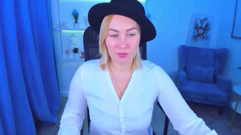 camilafatem online show from September 14, 2025, 11:53 am