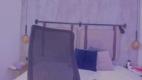 Camila online show from October 15, 2025, 8:09 pm