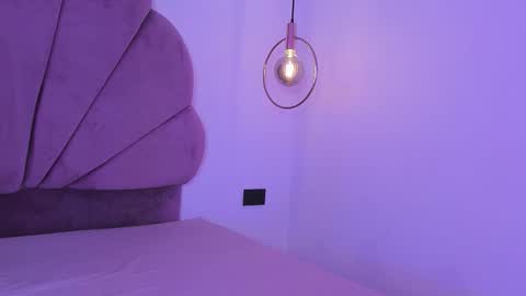 Camila online show from October 22, 2025, 10:09 pm